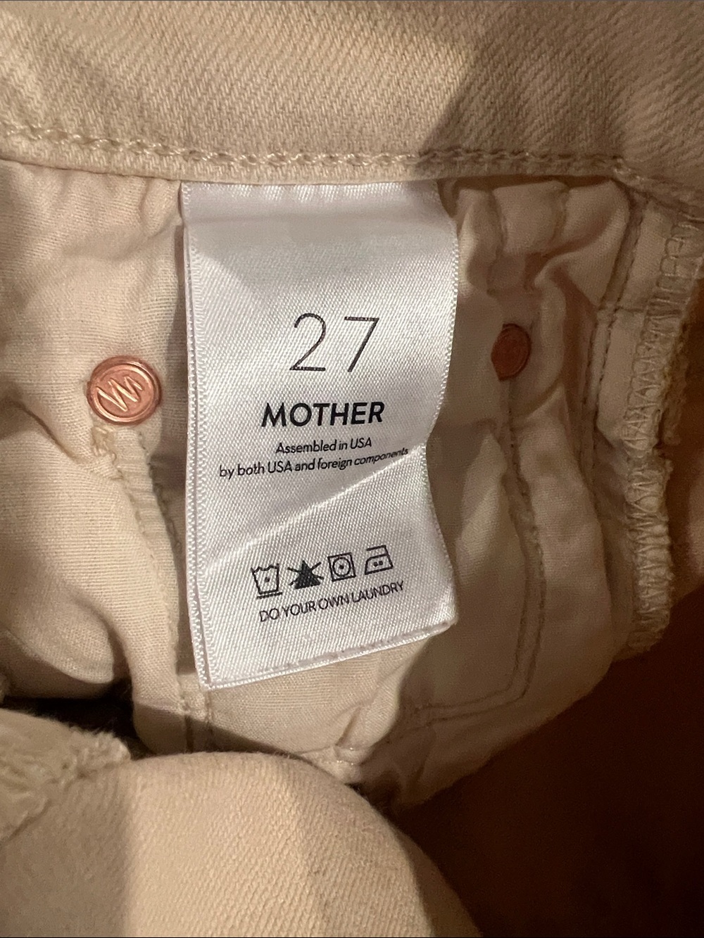 MOTHER The Weekender Mid Rise Flare Jeans Fog Beige Frayed Hem Size 27 - Picture 6 of 11